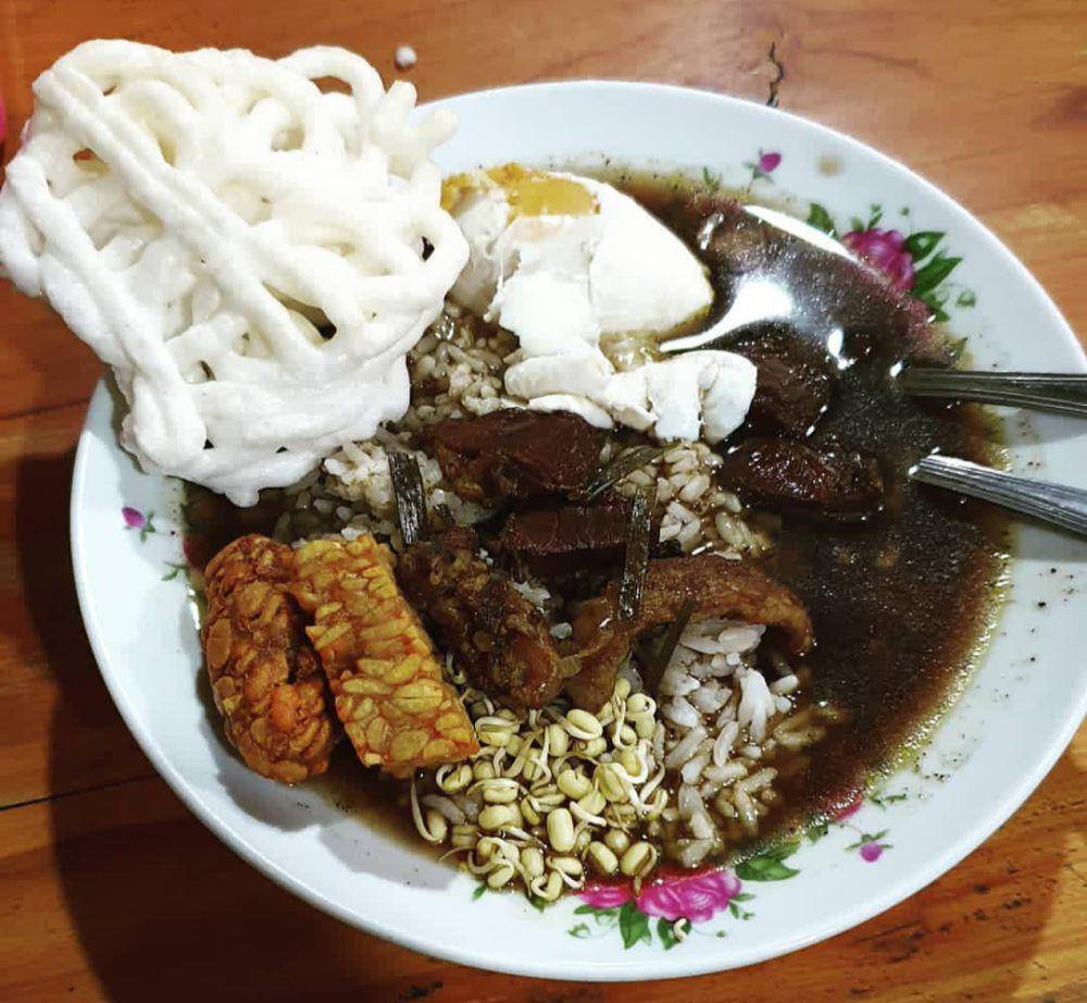 Rawon Mamek (instagram.com/tirtaks)