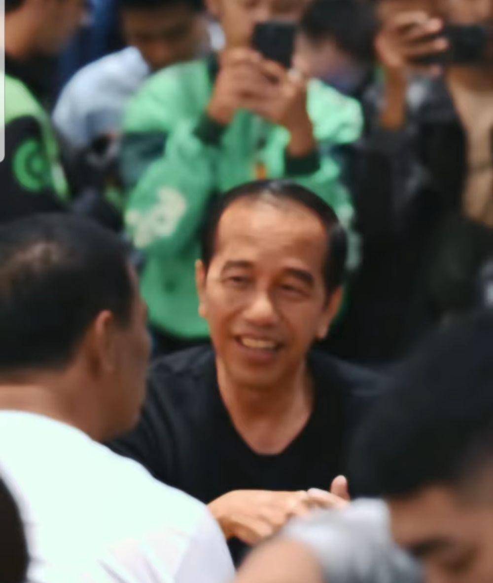 Presiden Joko "Jokowi" Widodo ketika berada di Mie Gacoan, Nusa Tenggara Barat pada 1 Mei 2024. (www.instagram.com/@jokowi)