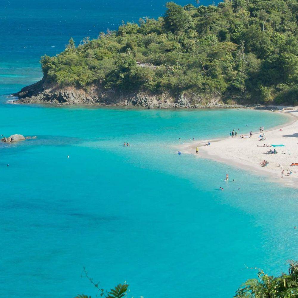 Trunk Bay (instagram.com/islandguide)
