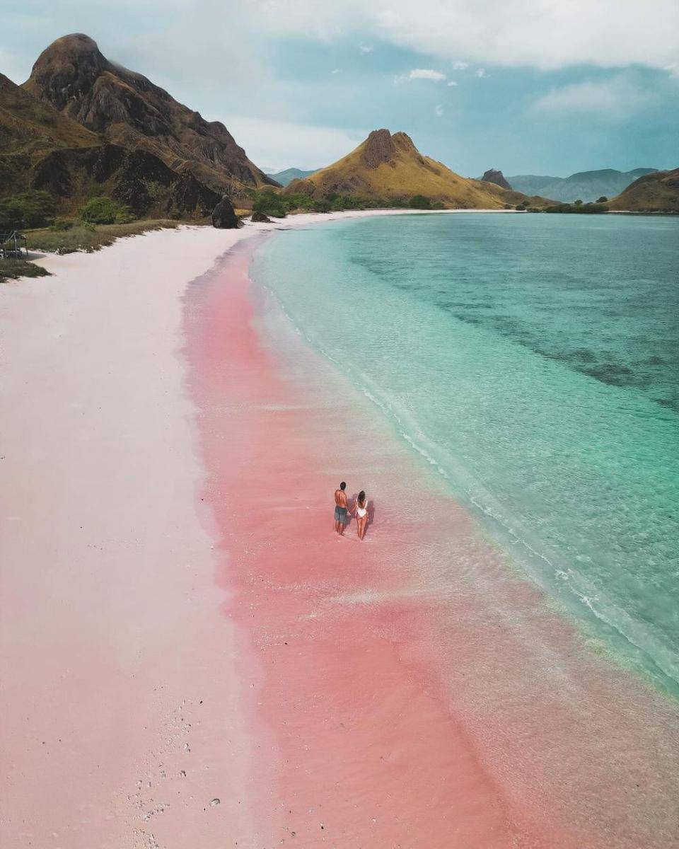 Pink Beach (instagram.com/onionsontheroad)