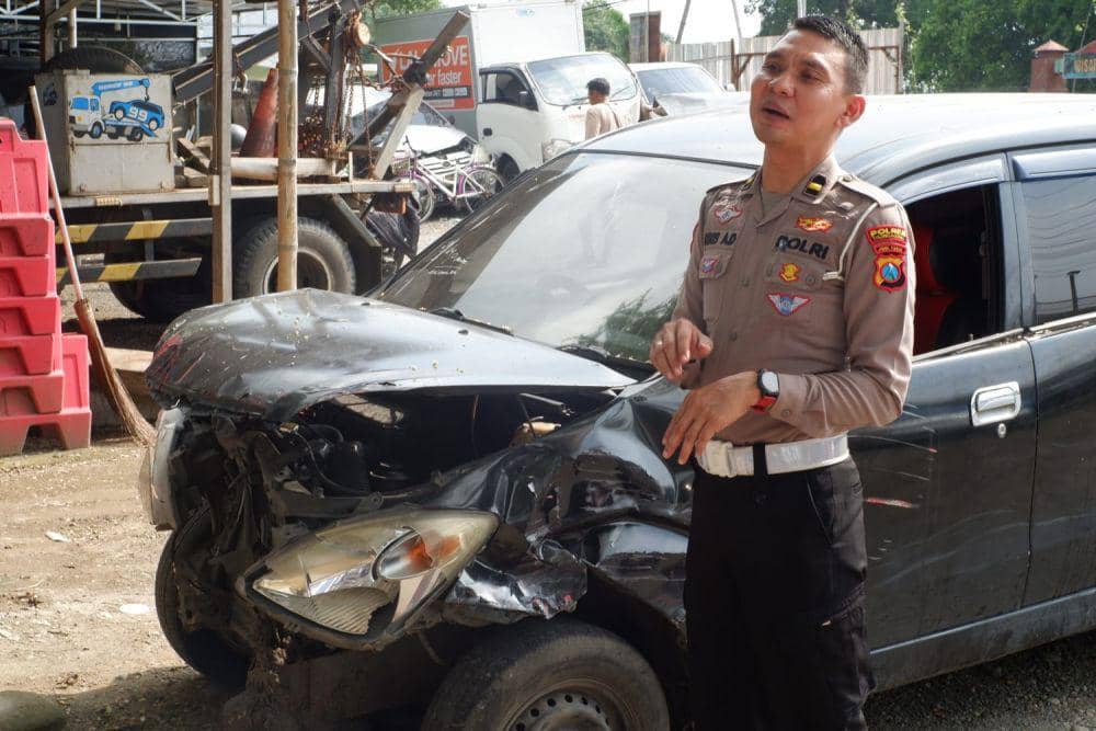Kondisi mobil yang tabrak rumah di Tulungagung. IDN Times/ Bramanta Pamungkas