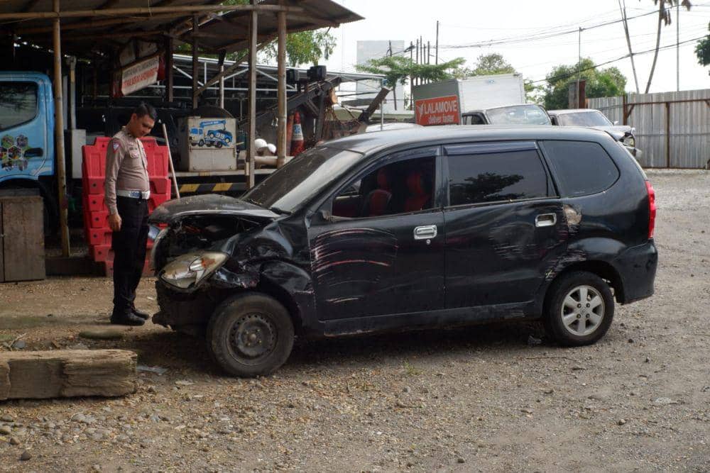 Kondisi mobil yang tabrak rumah di Tulungagung. IDN Times/ Bramanta Pamungkas