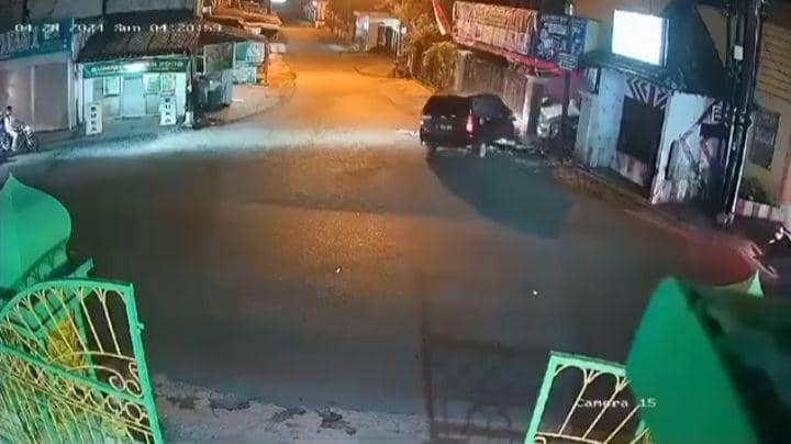 Sopir Mengantuk, Mobil Avanza di Tulungagung Tabrak Rumah