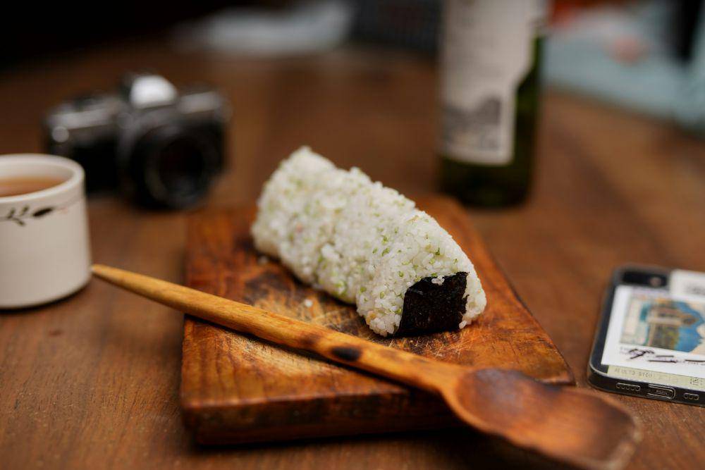 ilustrasi onigiri (unsplash.com/Daniel Téllez Girón)