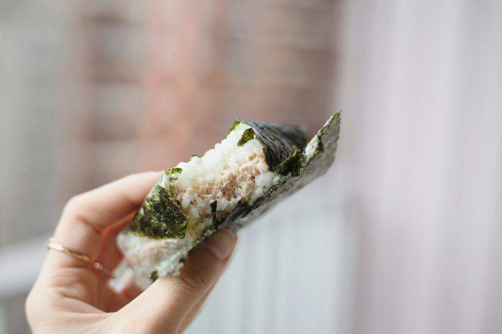 ilustrasi onigiri (unsplash.com/Samia Liamani)