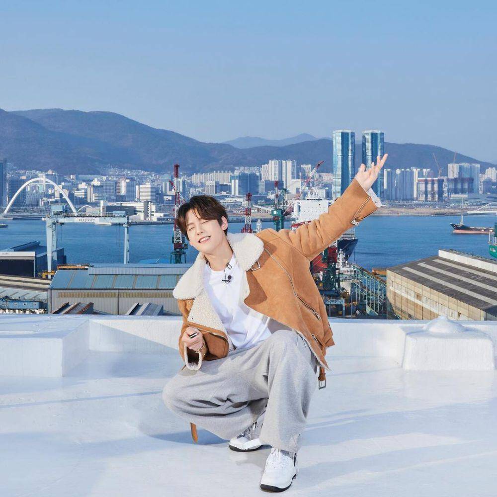 outfit celana oversized ala Huta BTOB (instagram.com/hutazone)