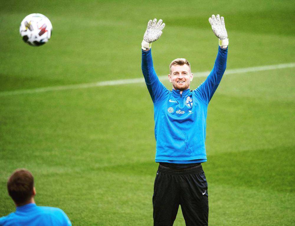 Lukas Hradecky tampil sebagai kiper Timnas Finlandia. (instagram.com/lhradecky)