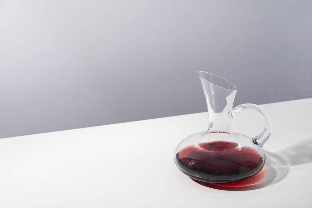 salah satu bentuk decenter wine (Freepik.com/freepik)