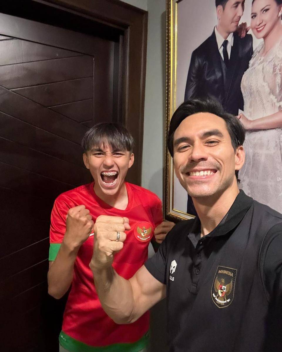Keluarga Darius Sinathrya (Instagram.com/darius_sinarthrya)