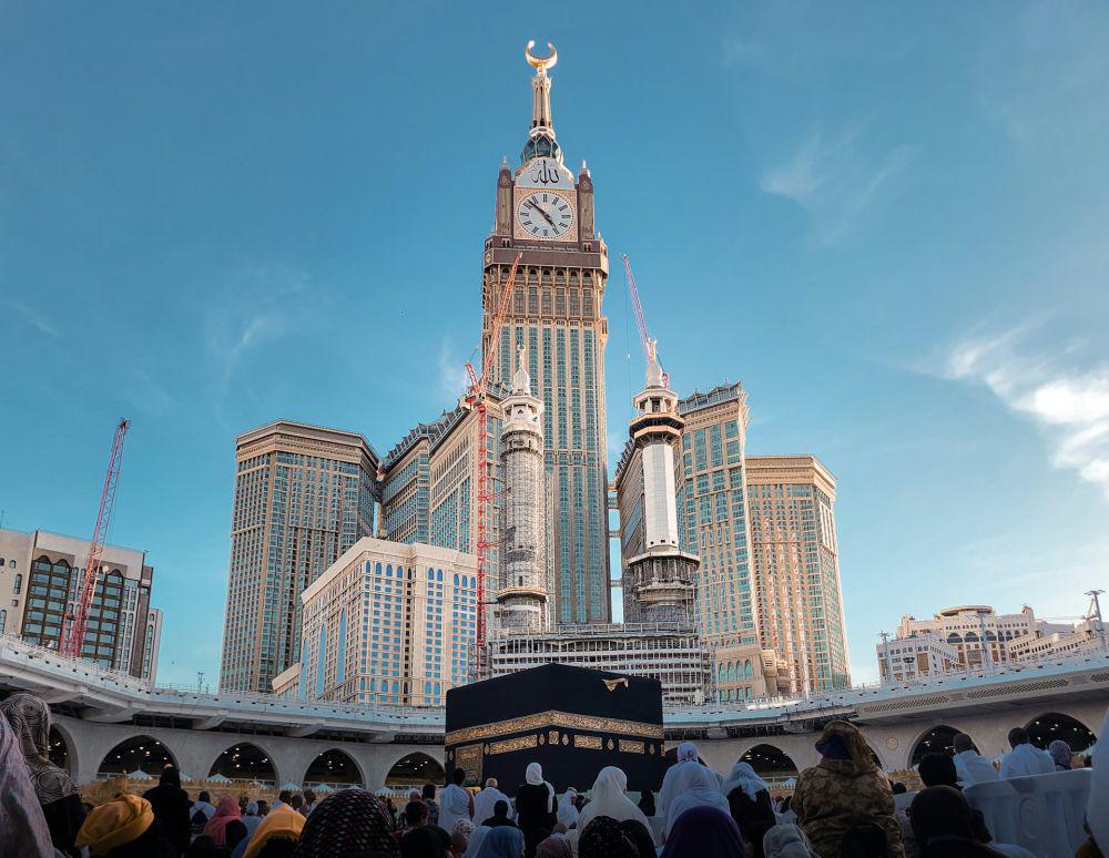 Apakah Haji Boleh Memakai Perhiasan? Begini Menurut Hukum Islam