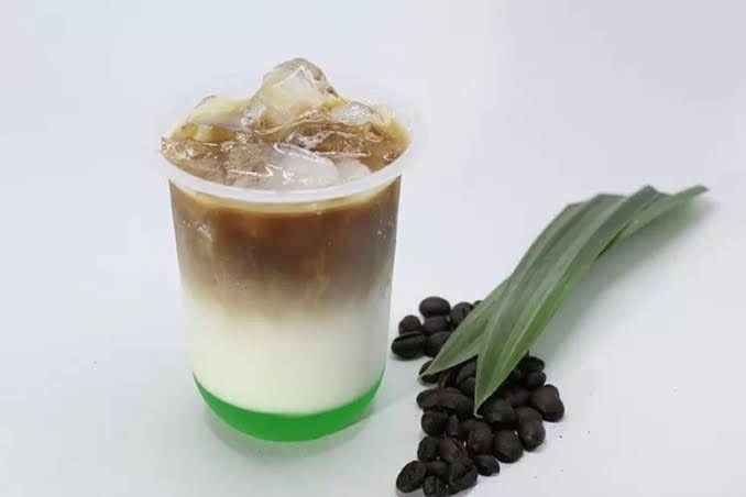 https://www.google.com/amp/s/lifestyle.hallo.id/tren/amp/pr-1793578173/resep-es-kopi-susu-pandan-enaknya-nggak-masuk-akal