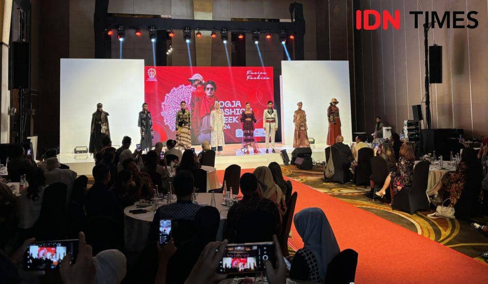 Launching Jogja Fashion Week, di Royal Ambarrukmo, Kamis (2/5/2024). (IDN Times/Herlambang Jati Kusumo)