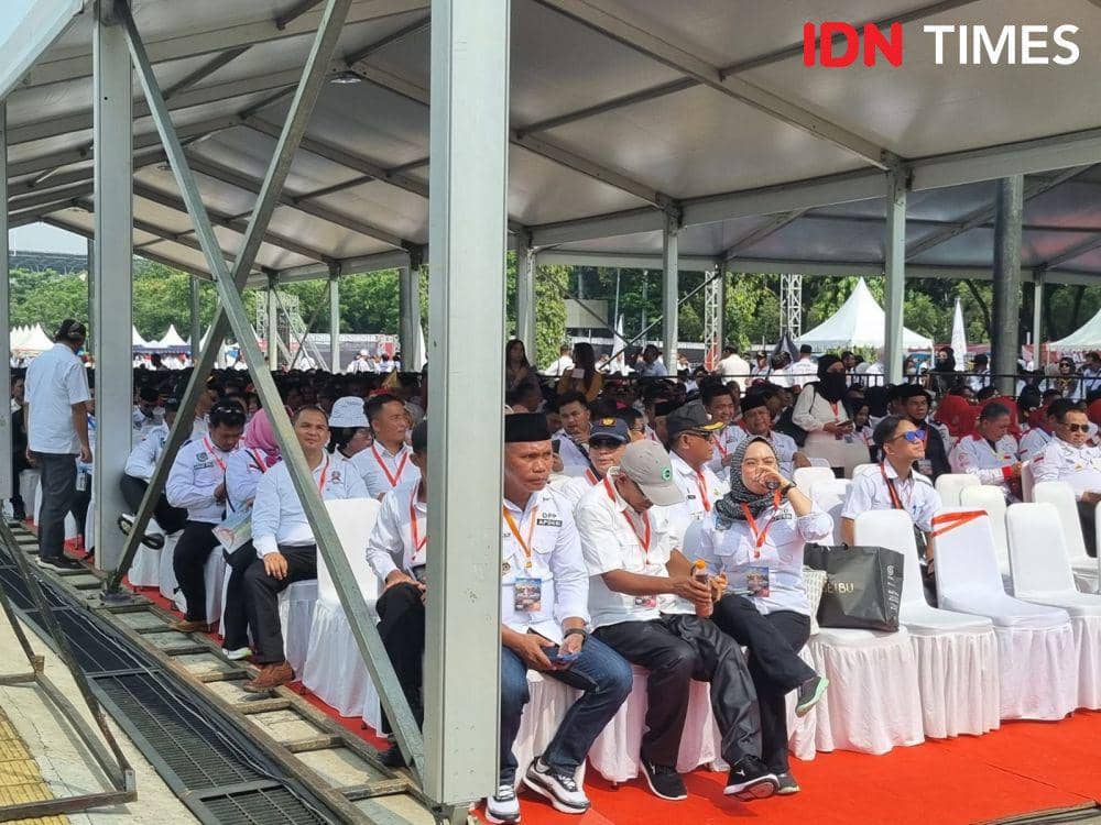 Kepala desa menghadiri peringatan 9 tahun UU Desa di Gelora Bung Karno. (IDN Times/Ilman Nafi'an)