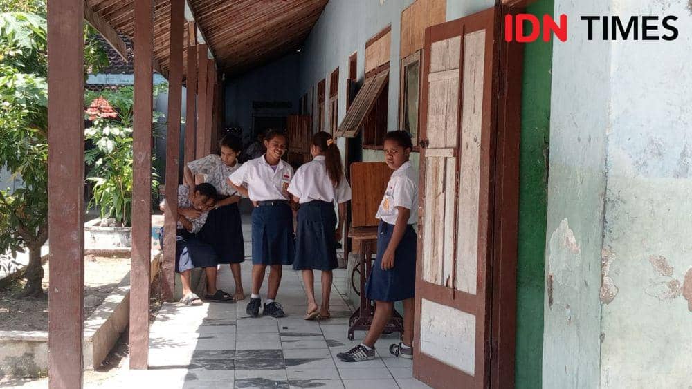 Siswi SMPK Garuda tengah beristirahat usai jam pelajaran habis. IDN Times/ Riyanto