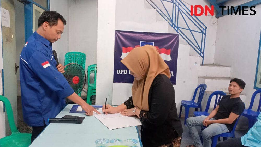 Inin Nastain IDN Times/ Kuwu Endah mengisi formulir