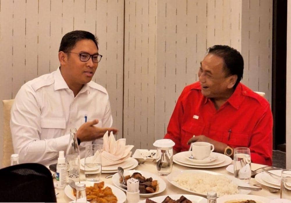 Bambang Pacul Rangkul Sudaryono dan Ajak Duduk Bersebelahan