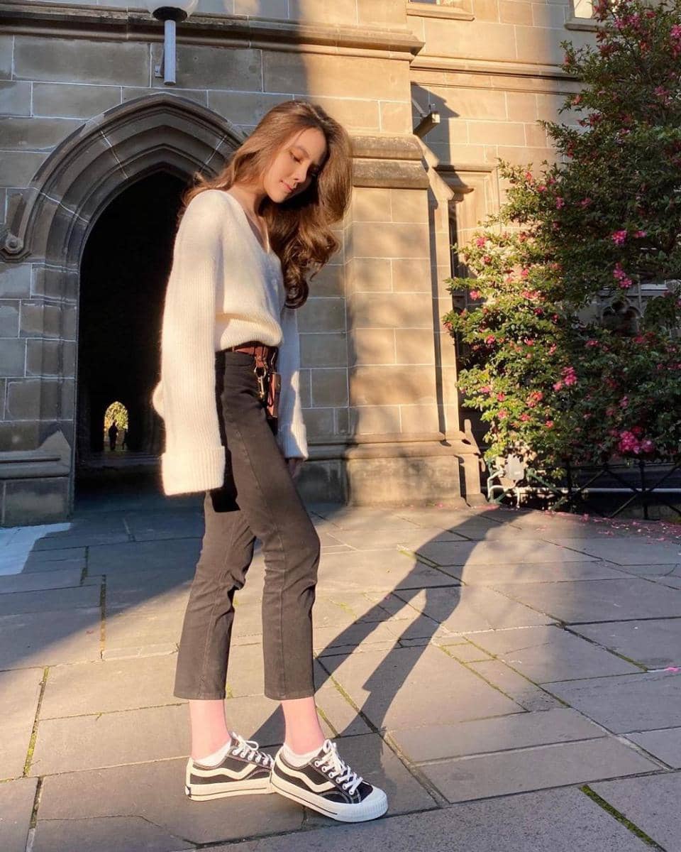 outfit kasual pakai celana jeans ala Agatha Chelsea (instagram.com/agatha_chelsea)