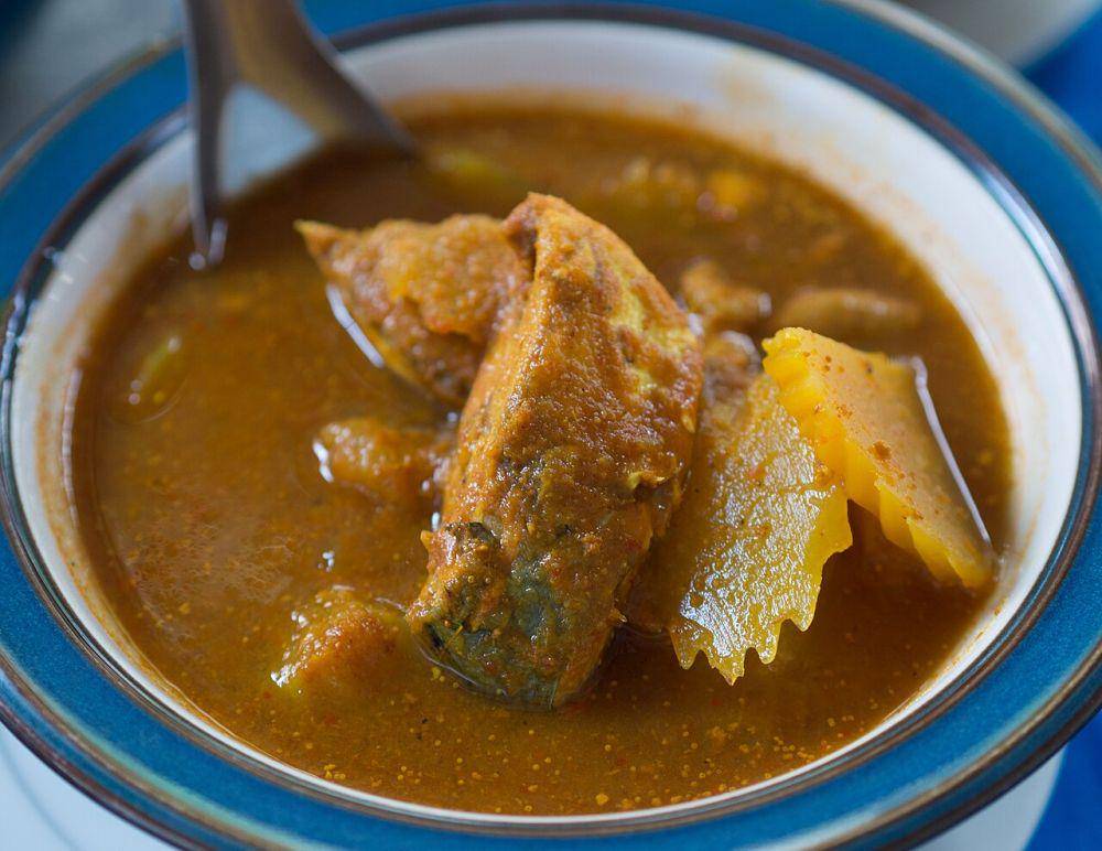 gaeng som (commons.m.wikimedia.org/Takeaway)