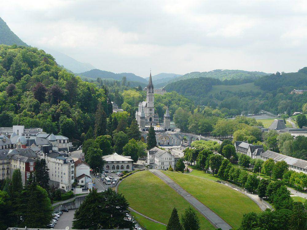 potret kompleks tempat peziarahan di Lourdes, Prancis (commons.wikimedia.org/Père Igor)