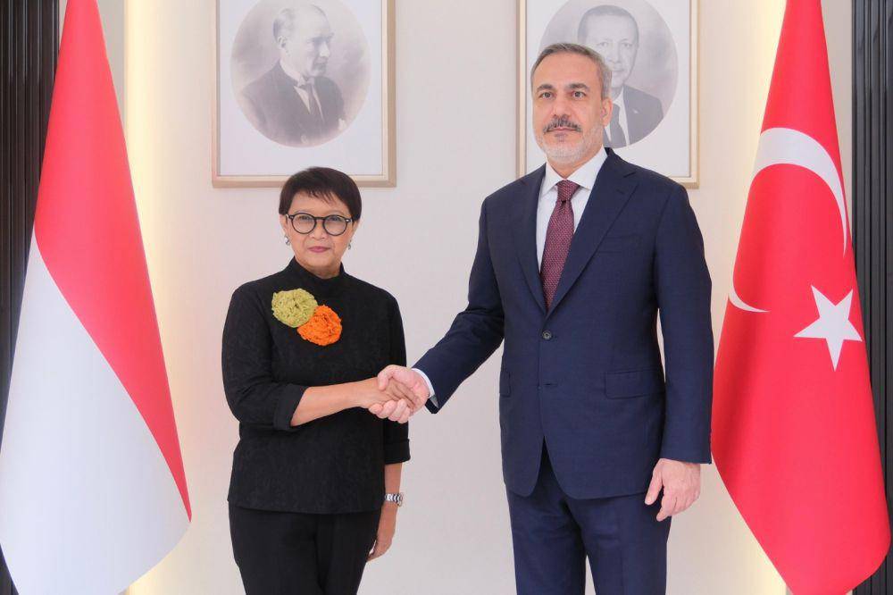 Menteri Luar Negeri RI Retno Marsudi dan Menteri Luar Negeri Turki Hakan Fidan. (dok. Kemlu RI)