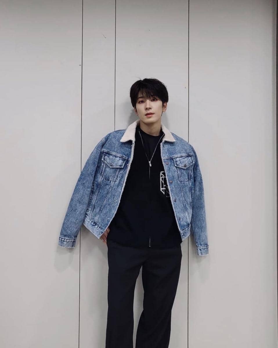 OOTD serba denim ala Wonwoo SEVENTEEN (instagram.com/everyone_woo)