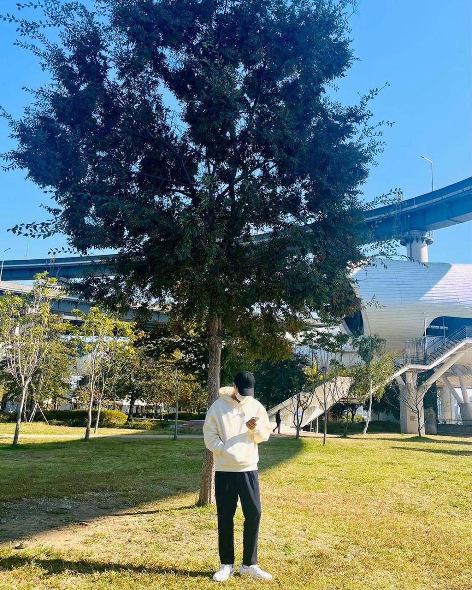 outfit cowok bumi ala L INFINITE (instagram.com/@kim_msl)
