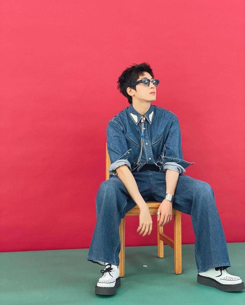OOTD serba denim ala Wonwoo SEVENTEEN (instagram.com/everyone_woo)