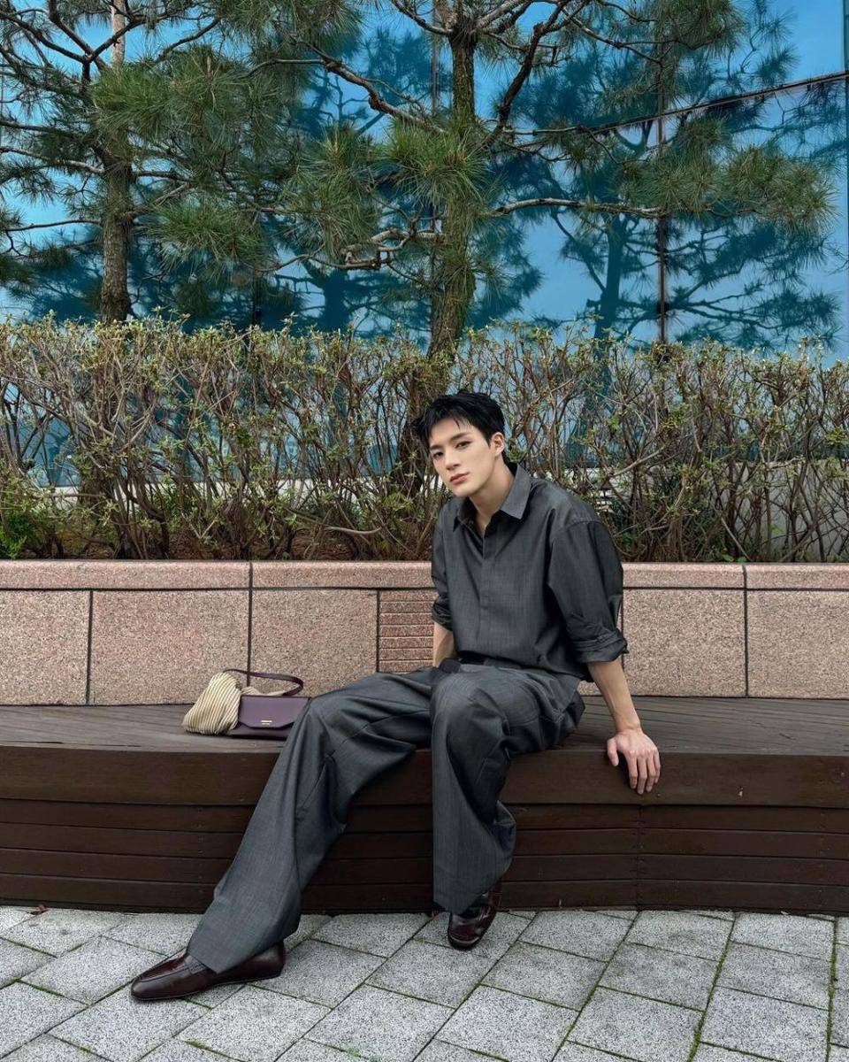 outfit old money ala Jeno NCT (instagram.com/leejen_o_423)