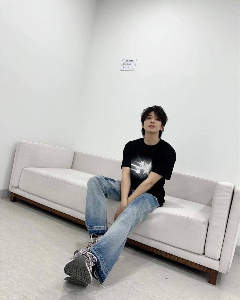 OOTD serba denim ala Wonwoo SEVENTEEN (instagram.com/everyone_woo)