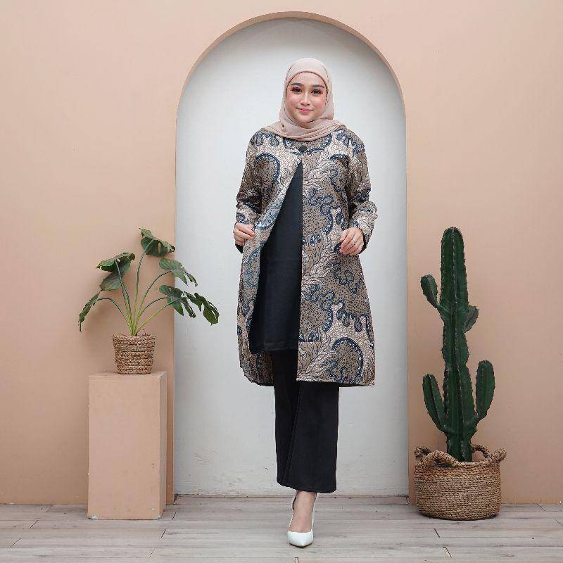 Rekomendasi Seragam Baju Batik Umroh Perempuan (Shopee.com/Pakaian Muslim.id)