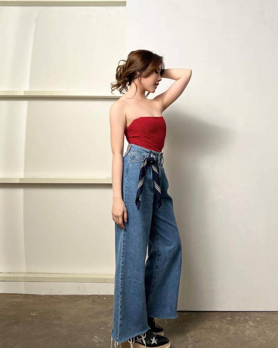 outfit kasual pakai celana jeans ala Agatha Chelsea (instagram.com/agatha_chelsea)