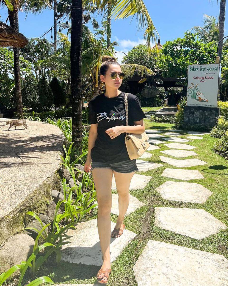 mix and match short pants ala Mayang Yudittia (instagram.com/judits29)