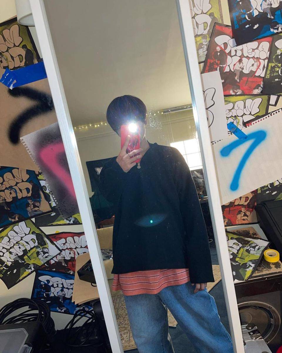 padu padan celana jeans ala Haechan NCT (instagram.com/haechanahceah)