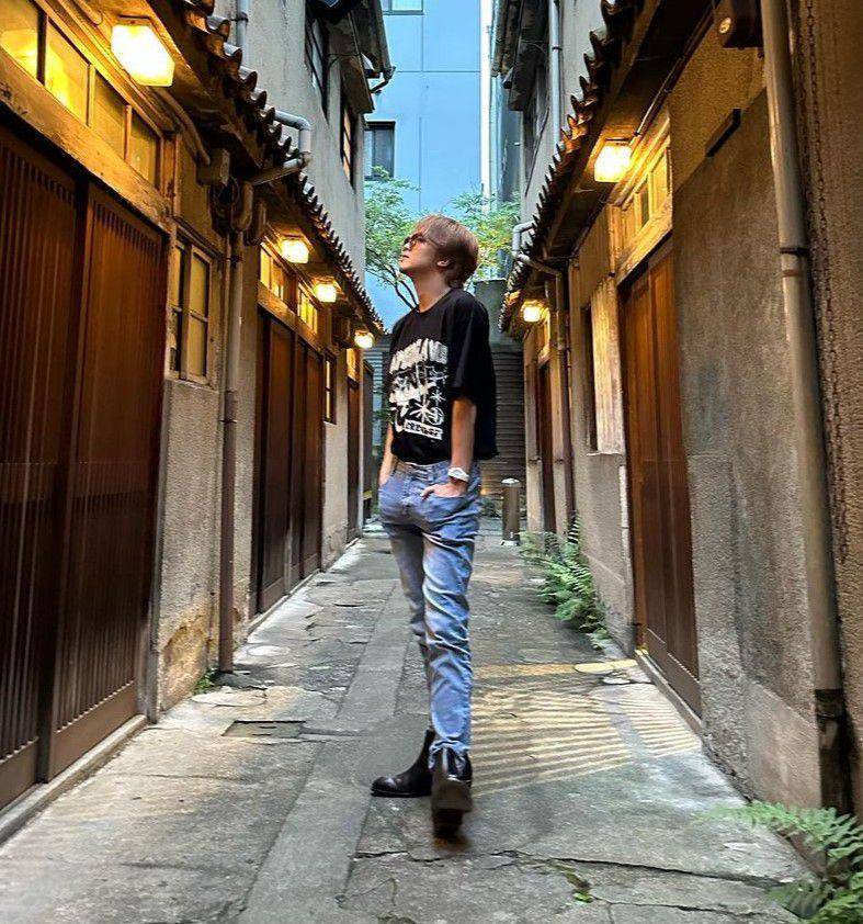 padu padan celana jeans ala Haechan NCT (instagram.com/haechanahceah)
