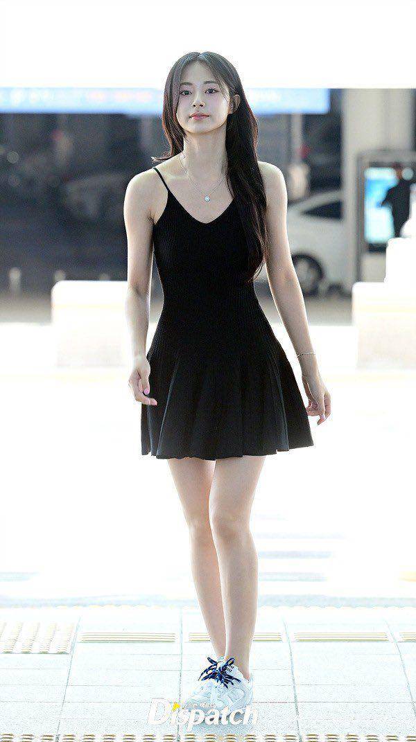 potret Tzuyu TWICE OTW hingga tiba di Jakarta (dok. Dispatch)