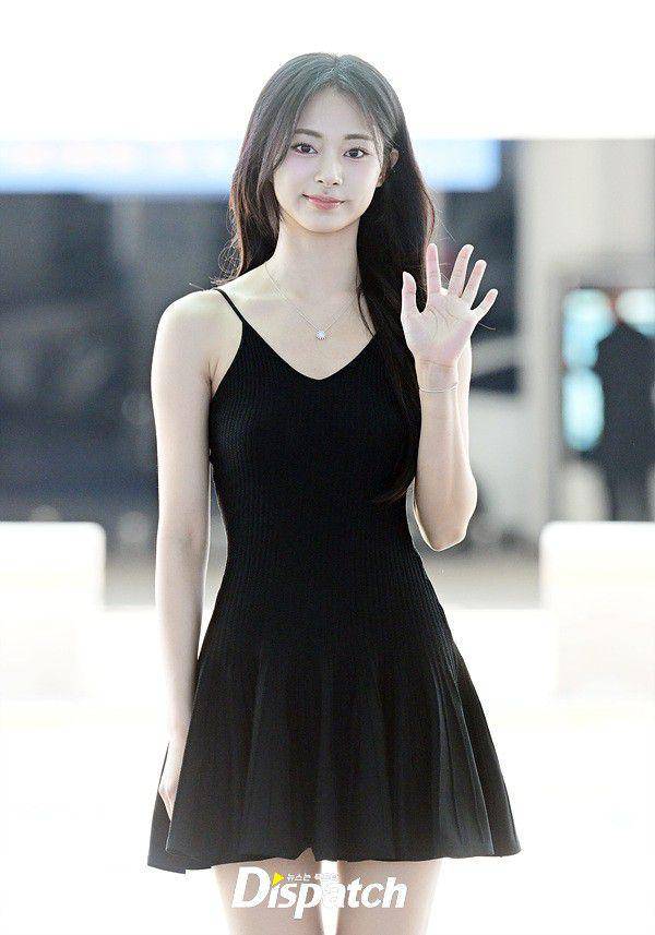 potret Tzuyu TWICE OTW hingga tiba di Jakarta (dok. Dispatch)