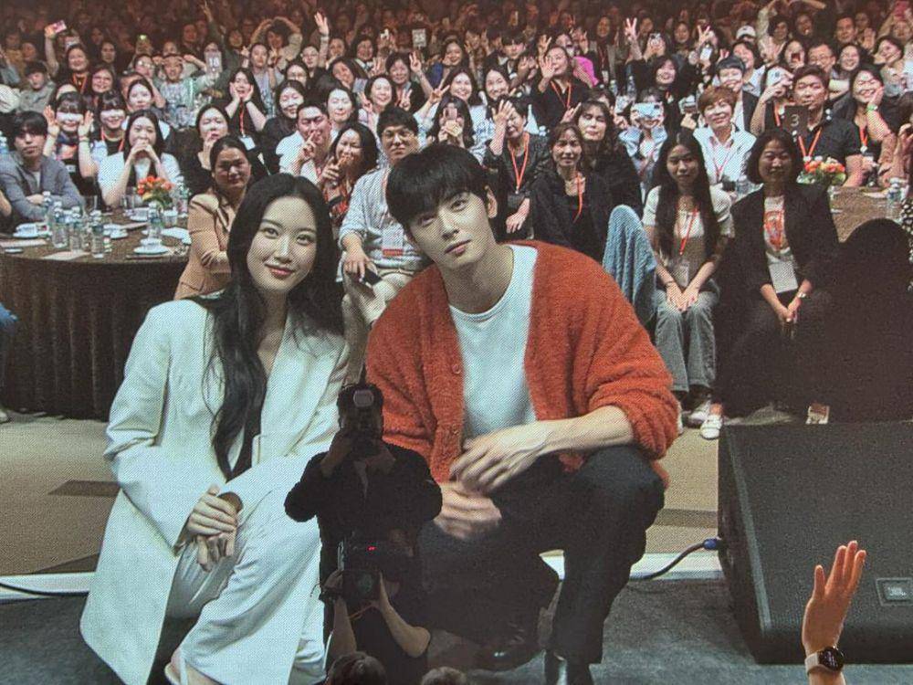 momen reuni Cha Eun Woo dan Moon Ga Young (twitter.com/mlek310)