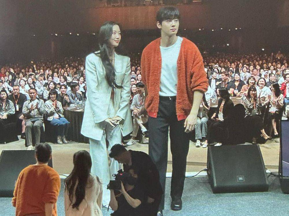 momen reuni Cha Eun Woo dan Moon Ga Young (twitter.com/mlek310)