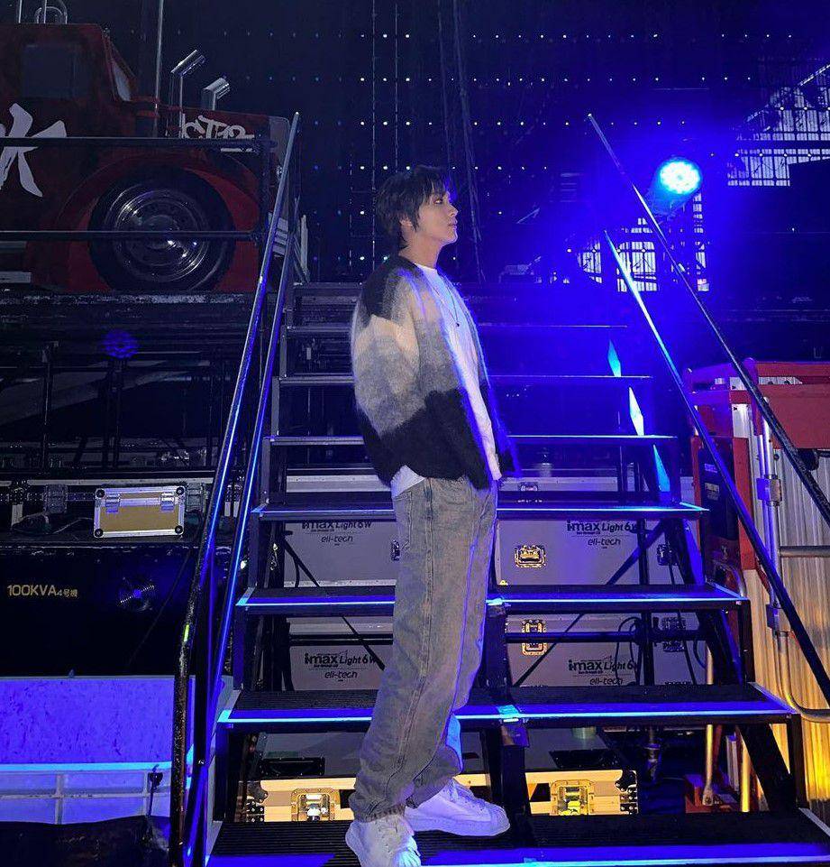 padu padan celana jeans ala Haechan NCT (instagram.com/haechanahceah)
