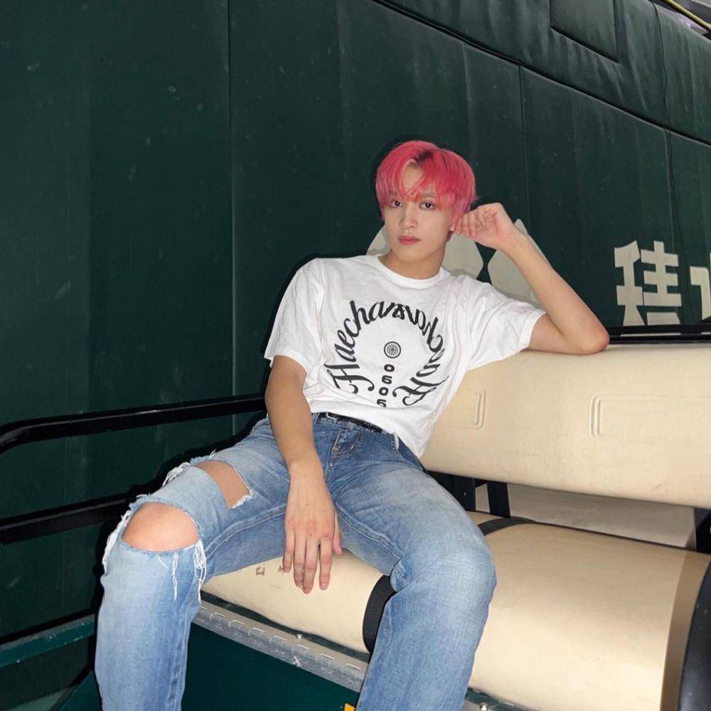 padu padan celana jeans ala Haechan NCT (instagram.com/haechanahceah)