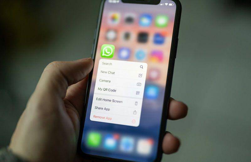 ilustrasi pengaturan WhatsApp (unsplash.com/Dimitri Karastelev)