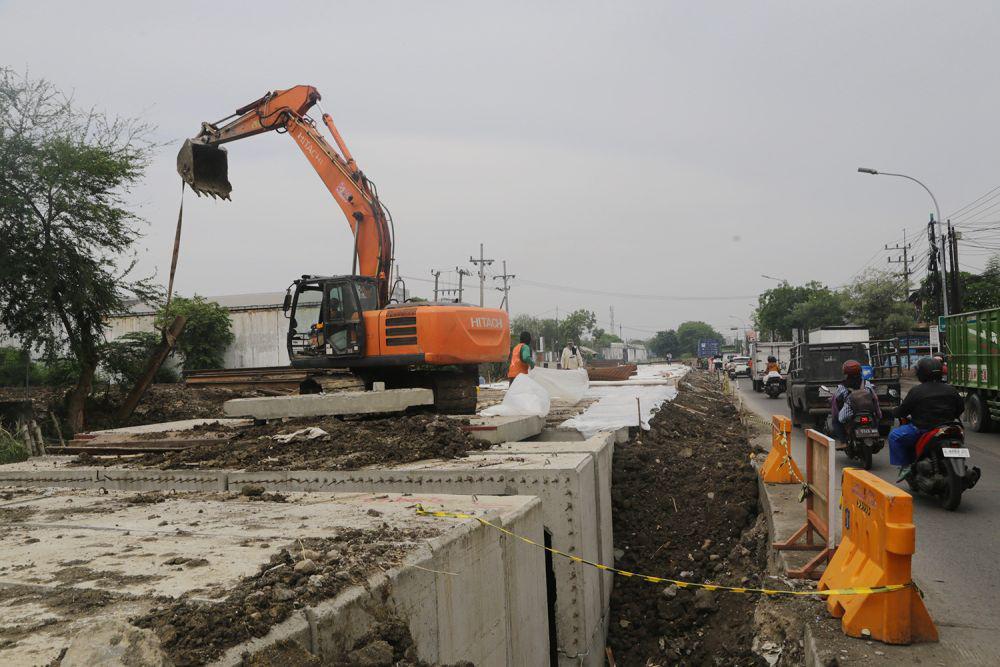 Pembangunan Saluran di Setiap Sudut Surabaya Bikin Macet