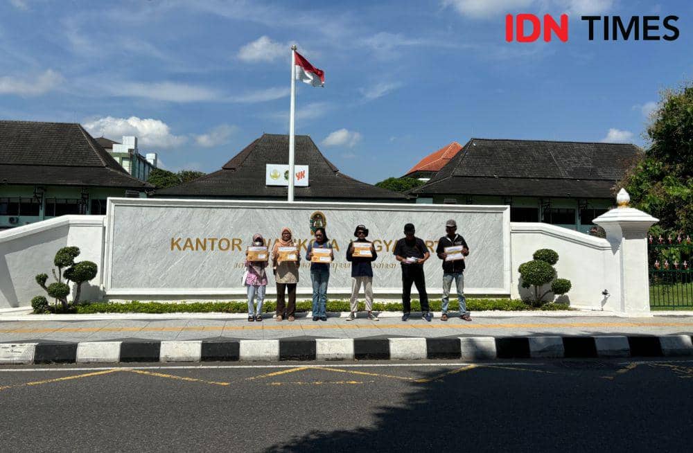 Koalisi Pegiat HAM dan Anti Korupsi Yogyakarta (KPH AKSI Yogyakarta) meminta klarifikasi Dinas Penanaman Modal dan Pelayanan Terpadu Satu Pintu (DPMPTSP) Kota Yogyakarta. (IDN Times/Herlambang Jati Kusumo)