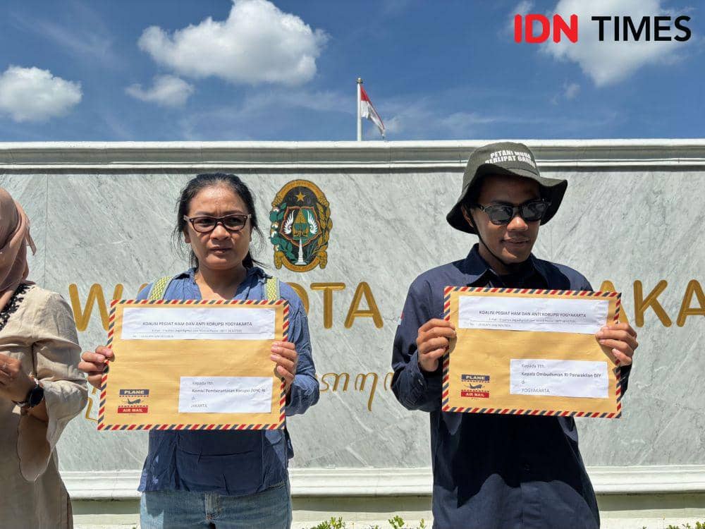 Koalisi Pegiat HAM dan Anti Korupsi Yogyakarta (KPH AKSI Yogyakarta) meminta klarifikasi Dinas Penanaman Modal dan Pelayanan Terpadu Satu Pintu (DPMPTSP) Kota Yogyakarta. (IDN Times/Herlambang Jati Kusumo)
