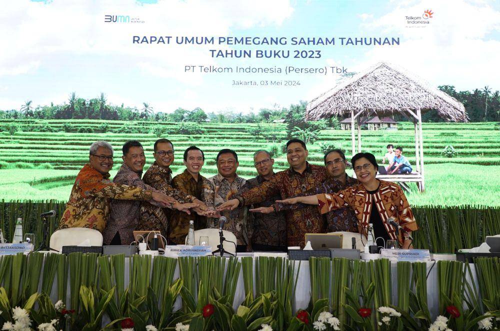 PT Telkom Indonesia (Persero) Tbk telah menyelesaikan rapat umum pemegang saham tahun buku 2023 di Jakarta pada Jumat (3/5/2024). Rapat menyetujui pembagian dividen tunai sebesar Rp17,68 triliun atau 72 persen dari perolehan laba bersih tahun buku 2023 (dividend payout ration). (Dok. Telkom)