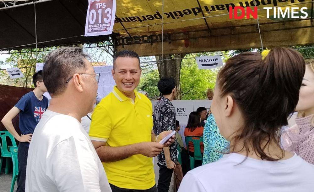 Ijeck saat berinteraksi dengan masyarakat (IDN Times/Eko Agus Herianto)