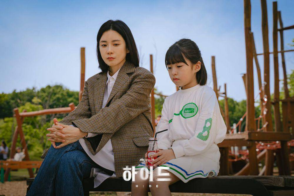 Lee Bo Young dan Jo Eun Sol di Hide (dok. JTBC/Hide)