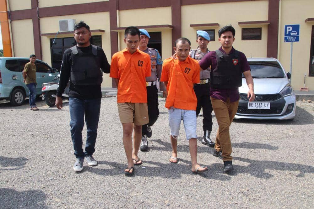 Konferensi pers pengungkapan aksi penjambretan tewaskan siswi SMP di Pringsewu. (Dok. Polres Pringsewu).