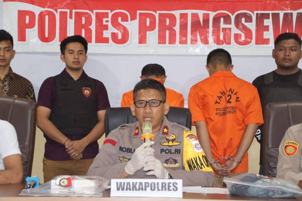 Konferensi pers pengungkapan aksi penjambretan tewaskan siswi SMP di Pringsewu. (Dok. Polres Pringsewu).