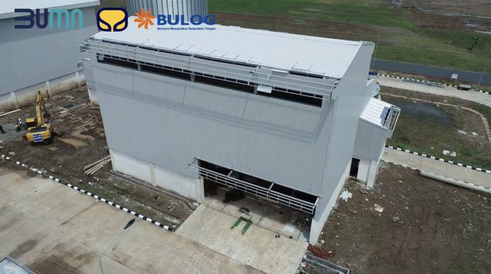 Pusat pengeringan jagung atau Corn Drying Center (CDC) Perum Bulog di Desa Dulangon, Kecamatan Lolak, Kabupaten Bolaang Mongondow (Bolmong), Sulawesi Utara. (dok. Youtube CDC Bulog Bolmong)